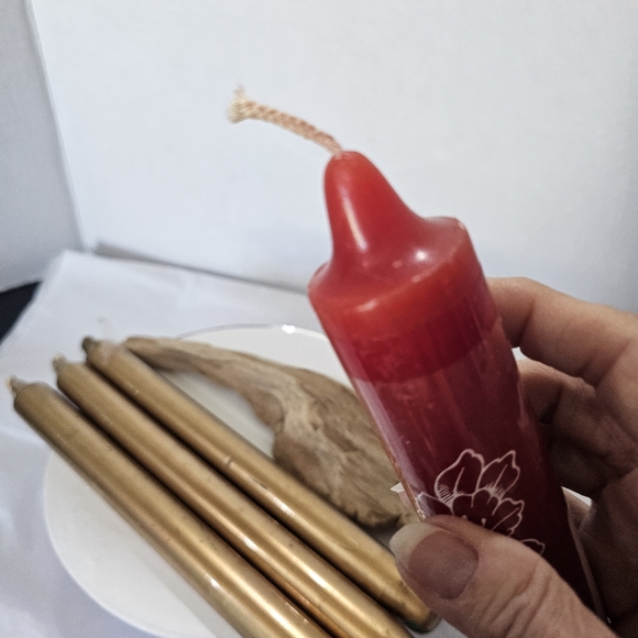 3-GOLD Wax 10" TALL Candles PLUS 1-6" Chunky American Greetings RED Christmas - Picture 9 of 16